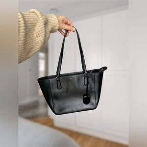 Ralph Lauren Black Saffiano
Leather Tote Cow Leather